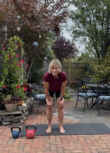 1_polli-encouraging-pose-739x1024-1