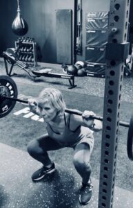 Polli-b_w-deep-squat-660x1024-1